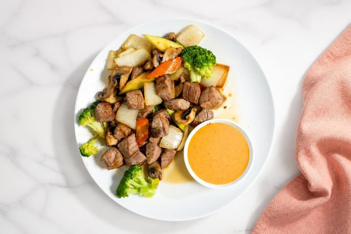 Hibachi steak with grilled vegetables and dipping sauce